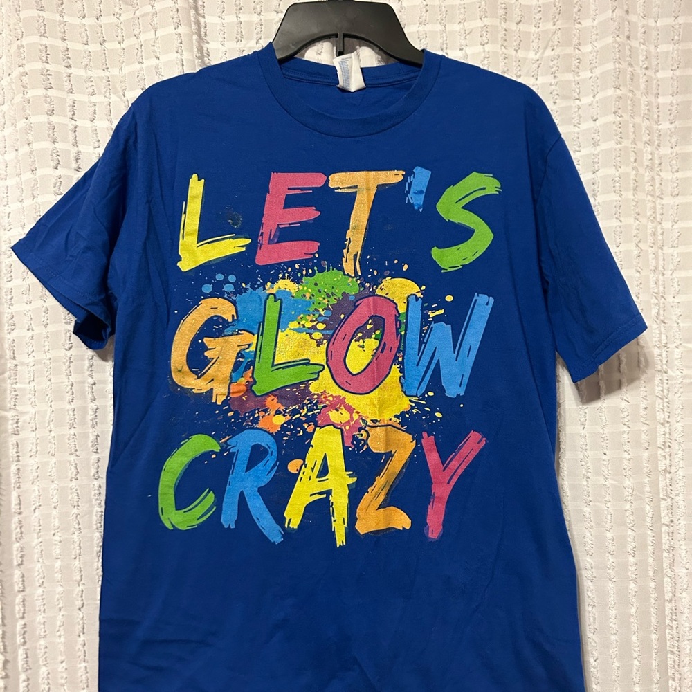 Women’s Medium Blue Graphic T-Shirt‎